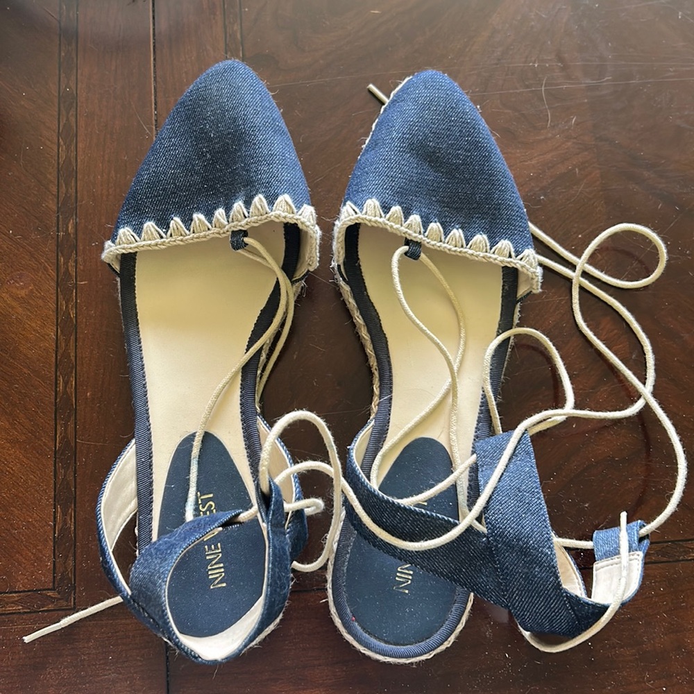 Nine West lace up Espridlle Flats Size 9.5